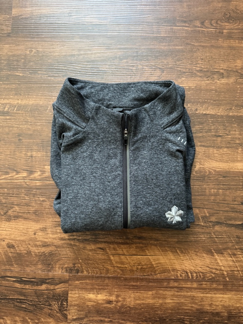 lululemon athletica Metal Vent Half Zip 1/4 Long Sleeve with Leaf Insignia - Picture 4 of 7